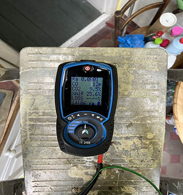 Our gas engineer is always equipped with an analyser, in order to test emission readings.