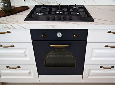 We can install your range cooker, or any type of cooker, grill or hob in a domestic setting.